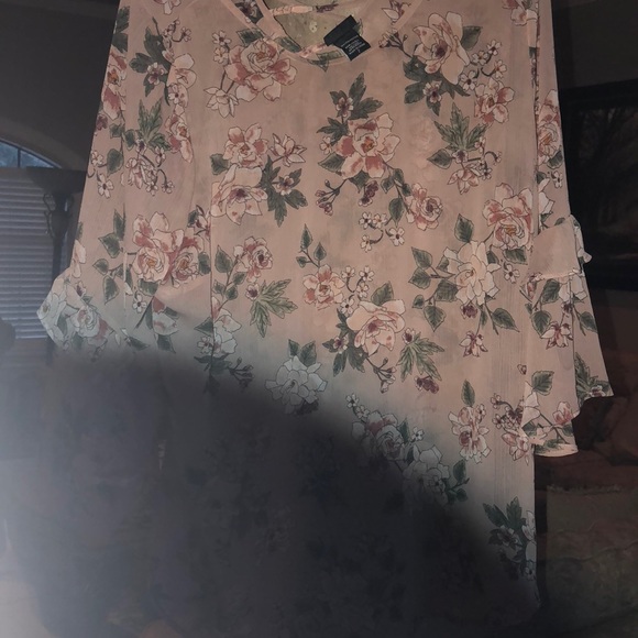 Torrid blouse 🌸 - Picture 3 of 6